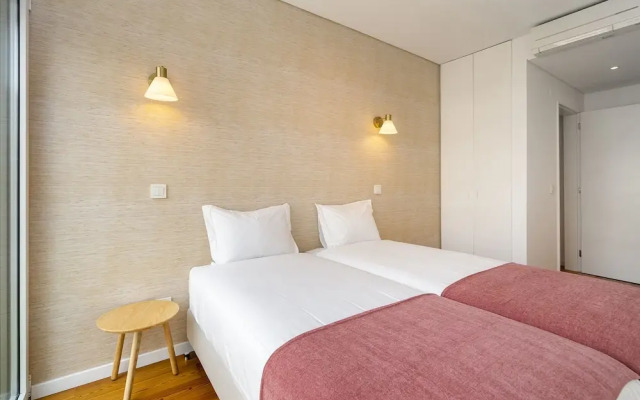 Urban Retreat W/Parking, Elevator & Ac By Benfica Stadium