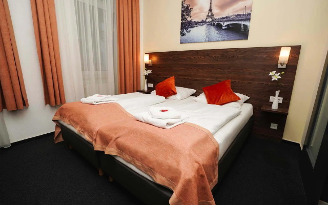 Hotel Little Paris