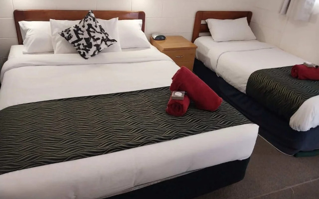 Peak Hill Golden Peak Budget Motel