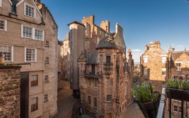 Ladystairs 2 Royal Mile