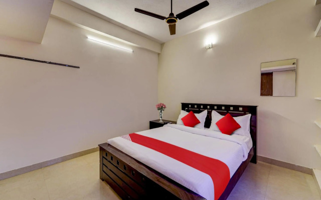 OYO Flagship 80521 Senthamizh Residency