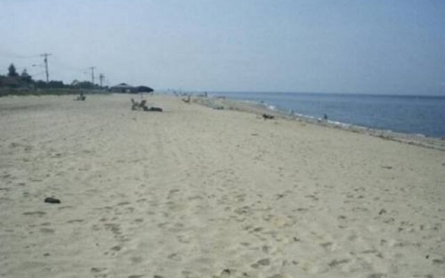 Tides Motor Inn at Stehli Beach