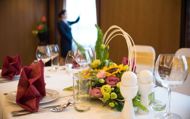 Thang Long Opera Hotel