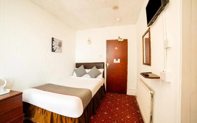 OYO The Golden Cheval Hotel