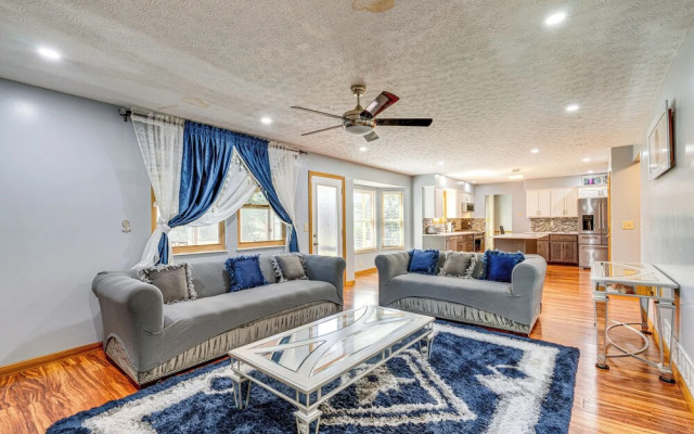 Families Welcome: Lake-view Home, 2 Mi to Gahanna!