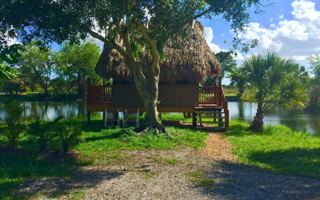 Everglades Chickee Cottages - Ochopee