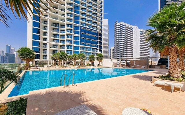 Stunning 2BR with Balcony-Canal View