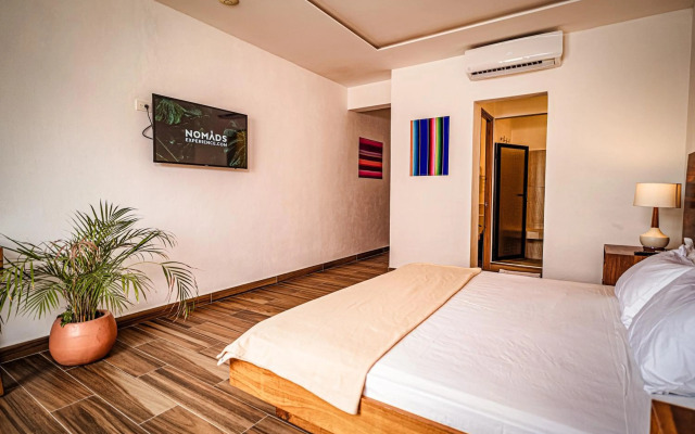 Nomads Party Hotel & Hostel