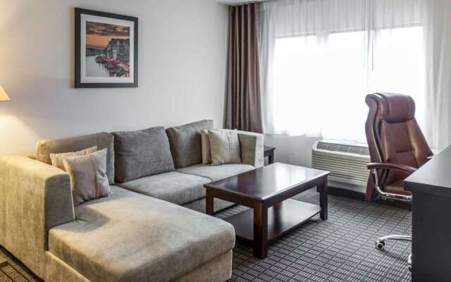 Clarion Hotel & Suites BWI Airport North