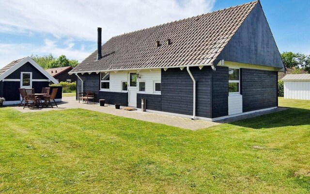 6 Person Holiday Home in Vemb