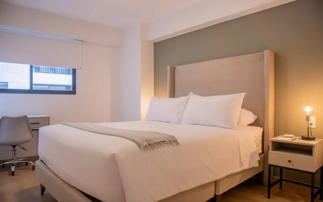 w Magnificent 2BR w/ Balcony in Miraflores