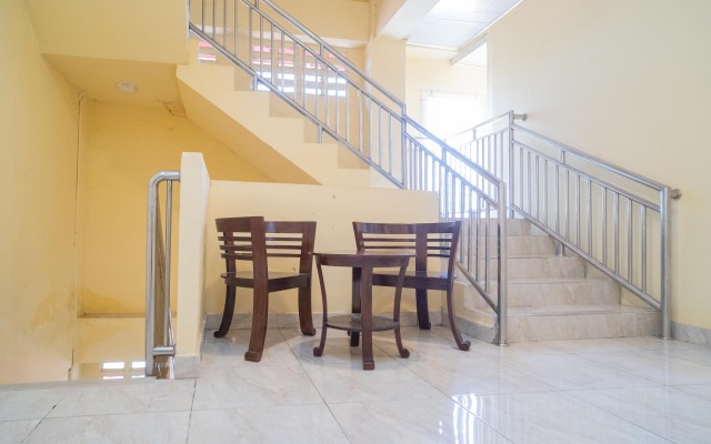 RedDoorz Plus Syariah near Pasar Turi