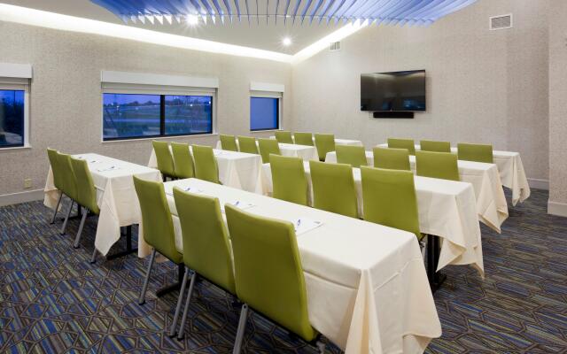 Holiday Inn Express Roseville-St. Paul by IHG