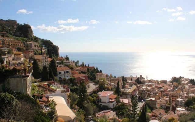 Apartment with One Bedroom in Taormina, with Wonderful Sea View, Furnished Terrace And Wifi - 10 Km From the Beach