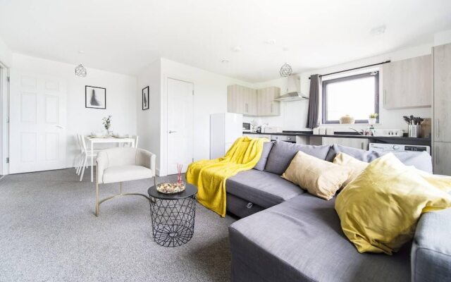 Livestay - One Bed Apt, Free Parking, Sleeps 4