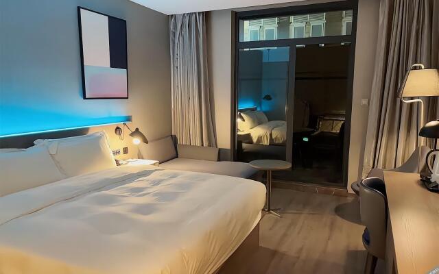 Orange Hotel  (Shanghai Hongqiao Railway Station Store)