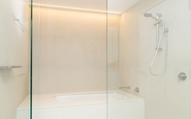 New 2 Bedroom Darling Harbor Apartment