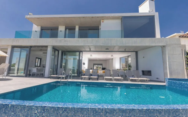 Protaras Holiday Villa El34 - Seafront Villa
