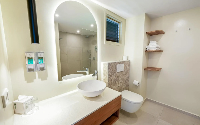 LionsDive Beach Resort