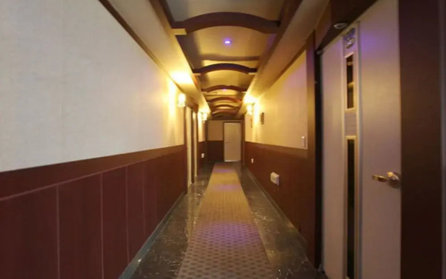 Motel Nine