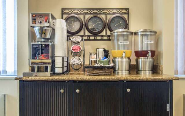 Econo Lodge Inn & Suites Joplin