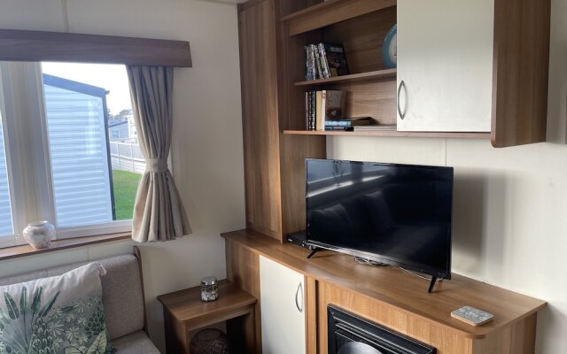 Captivating 2-bed Caravan in Clacton-on-sea