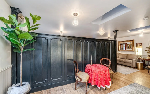 The Dutch Flat Hotel