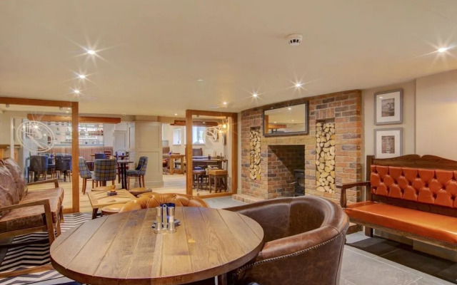 Gissons Hotel by OYO Rooms