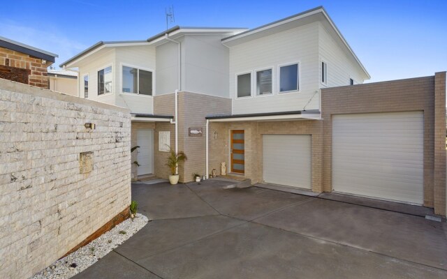 Whale Studio Apartment, 1a Ocean Street