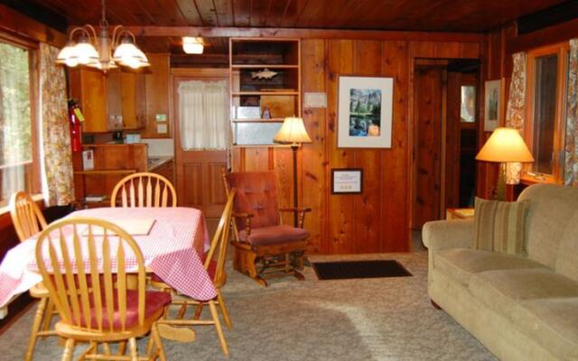 RedAwning Cabin #8 Nugents Nest