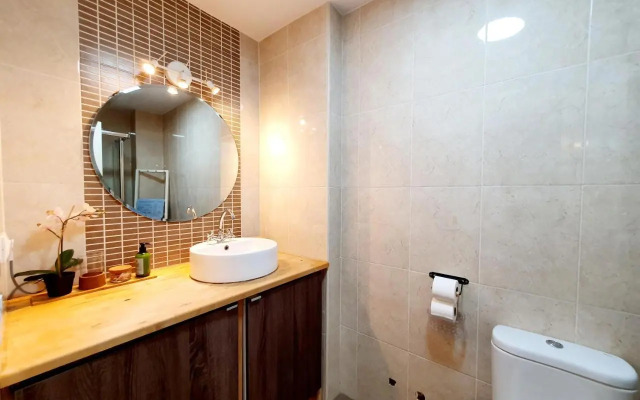Captain's Penthouse Studio