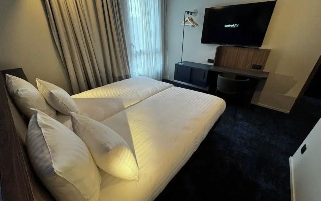 Akena Serris  Val d'Europe