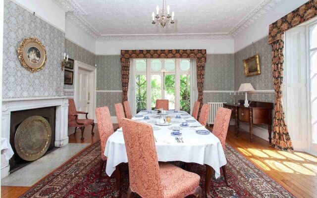 Hollybank House