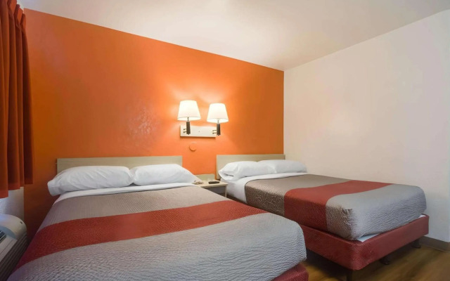 Motel 6 – Lakewood, CO