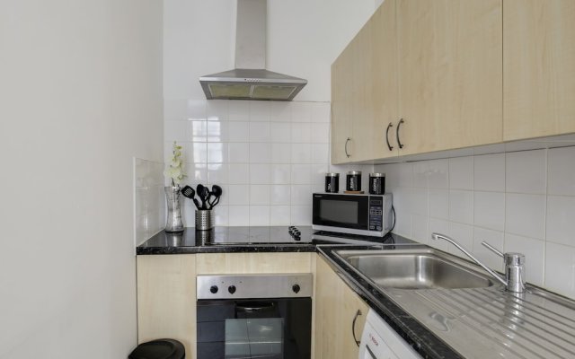 2 Bedroom Apartment 1St Floor Central London