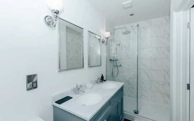 Woodvale Retreat - Sleeps 10