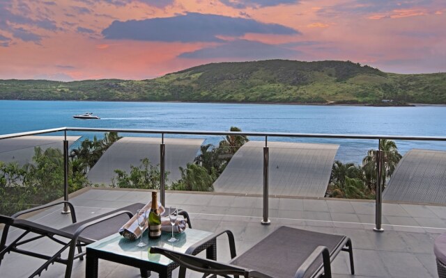 Yacht Club Villa 33-Serenity-Ocean Views with Golf Buggy