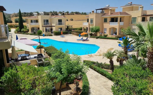 Cyprus Townhouse/ Queen Bed/ Pool/ Patio/air/freep