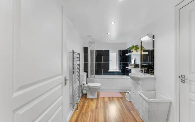 Perfect Location, dog Friendly Beautiful Home