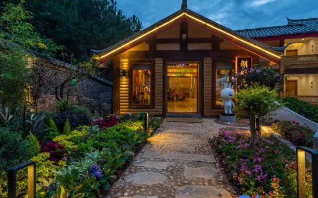 Lugu Lake Lakeside Dream · Hillside Lakeview Boutique Hotel