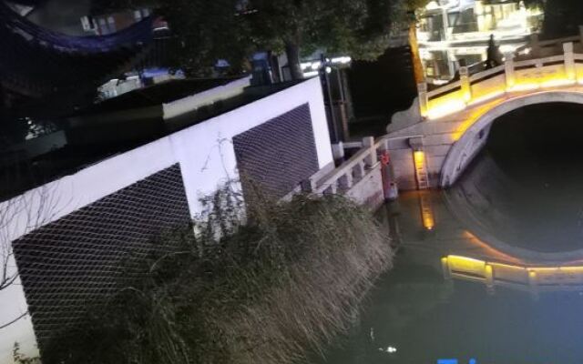 Tongli Riverside Inn