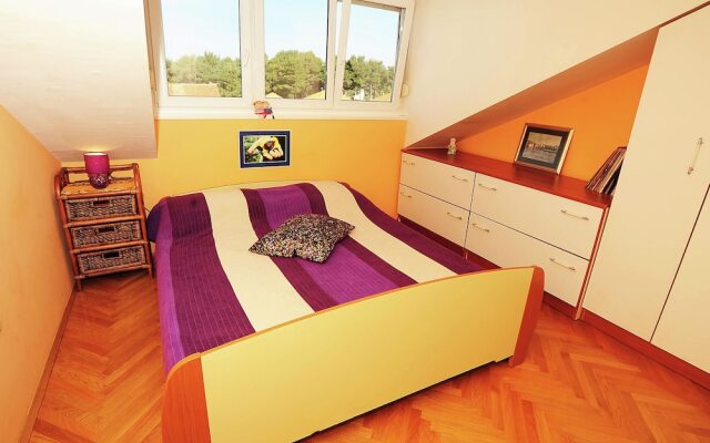 Colourful Apartment in Dalmatia With Furnished Balcony