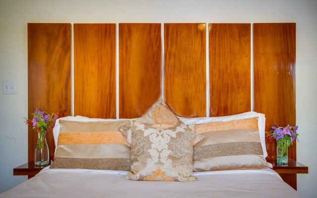 Ray Caye Private Island Resort