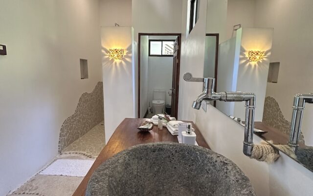 Akua Ocean View Suites
