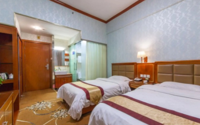 Hengyi Hotel (Railway Station Store of Dashu Camp, Renmin East Road, Kunming)
