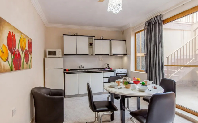 Merill Pool and Sea, charming Apart 1