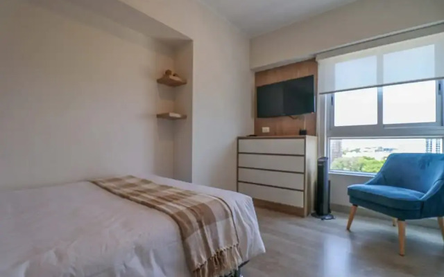 w Comfy 2BR w Park View in Miraflores