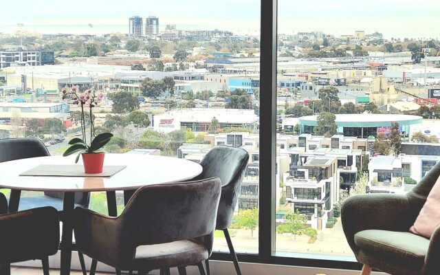 Wyndel Apartments Riverside on Collins