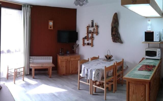 Appartement Enchastrayes, 1 pièce, 4 personnes - FR-1-165A-35