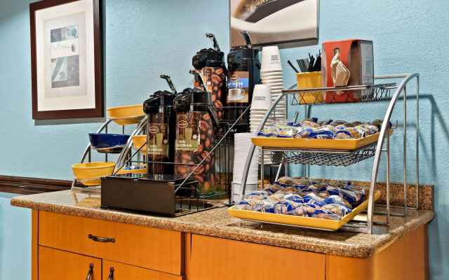 Days Inn & Suites by Wyndham Warren